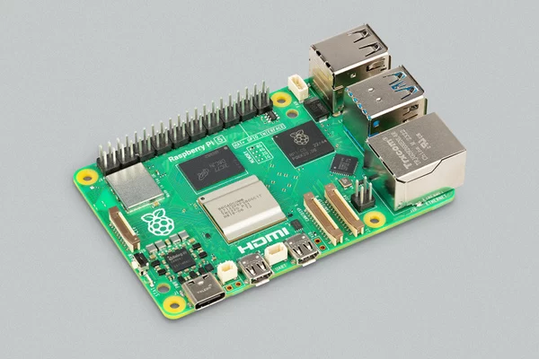 Четыре года ожидания того стоили. Представлен Raspberry Pi 5, он впервые получил южный мост